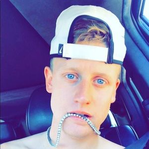 Meet your Posher, Garrett